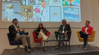 Kunsthallendirektor Johan Holten (von li.), Galeristin Leo Dorsch, Journalist Stefan M. Dettlinger und Kunstmarktexperte Manuel Koch bei der Podiumsdiskussion in der Kunsthalle.