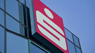 Sparkassen und Genossenschaftsbanken in Deutschland unterhalten eigene Rücklagen, in die alle Mitglieder einzahlen.