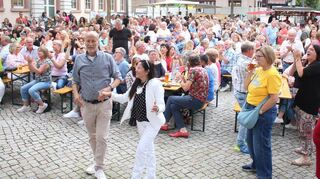 „Ausverkauft“ heißt es einmal mehr auf der Sommerbühne, auch wenn der Besuch wie gewohnt kostenlos ist.