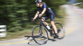 Radfahrer auf der Strecke.