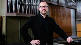 Julian Handlos spielt beim Lampertheimer Orgelsommer 2025.