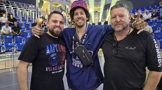 NoMBe (M.) mit seinem Kumpel Michael Szene aus Schwetzingen und Papa Christoph Mittmann im SNP Dome in Heidelberg.