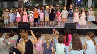 Nach dem „Körperteil-Blues“ der Kinder aus der evangelischen Kita im Reiterweg ertönten laute Zugabe-Rufe.