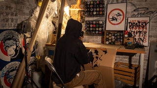 Die Pop-Up-Ausstellung gewährt einen umfassenden Einblick in das Gesamtwerk des Streetartkünstlers.