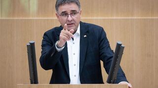 Stefan Fulst-Blei, bildungspolitischer Sprecher der SPD-Fraktion im baden-württembergischen Landtag will mehr über die Versorgung von Hebammen in Mannheim und im Land wissen.