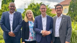 Unterstützen die Wahl von Manuel Just (2.v.r.) zum Landrat des Rhein-Neckar-Kreises (v.l.): John Ehret (Freie Wähler), Claudia Felden (FDP) und Frank Werner (CDU).