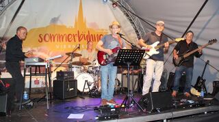 Die fünf Jungs von Hot-X-Perience pflegten ihr Liebe und Leidenschaft zur Rock- und Bluesmusik der 70er-, 80er und 90er-Jahre.