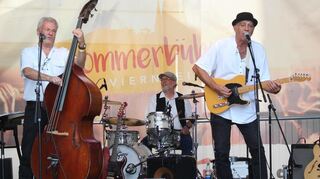 Die Jump'n Jive Jokers griffen ganz tief in die Kiste der Musikgeschichte und stießen dabei auf amerikanischen Tanz- und Partymusik der 1930er bis 1950er Jahre
