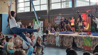 Die Zirkusshow auf der Bühne der Nibelungenschule war der Abschluss des Deutschsommers.