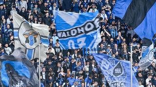 Waldhof-Fans am 13. April im Heimspiel gegen 1860 München auf der Osttribüne. Das Carl-Benz-Stadion hat für viele von ihnen Kultcharakter.