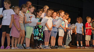 Noch einmal volles Programm bei den Bibliser Ferienspielen, und das vor Publikum. Die Familien der Kinder waren eingeladen.