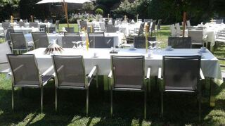 70 Personen können im malerischen Garten Platz nehmen.