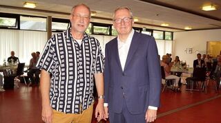 Die Laudatio auf Michael Scheuermann (l.) wurde vom Oberbürgermeister a.D. Peter Kurz gehalten.