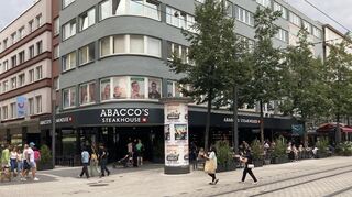 Gastronomie ersetzt Einzelhandel: Das Abacco's Steakhouse hat vergangene Woche auf den Planken eröffnet.