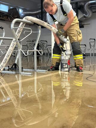 Weinheim, 1.8.2025: Nach Starkregenfällen stand auch eine Tiefgarage unter Wasser.