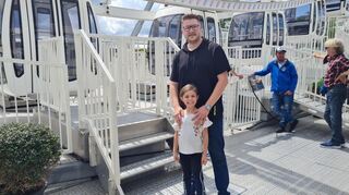 Mustafa und Elif Sisman konnten das Riesenrad schon „von der ABB-Brücke aus“ sehen. Ob es umgekehrt auch geht?