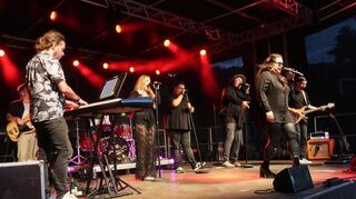 „The Groove Generation“ sorgt mit Show und Sound  für beste Stimmung beim Seefest.