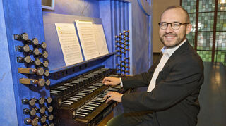 Organist Julian Handlos.