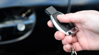 Zu viele vermeintliche Original-Schlüssel für ein Auto: Sowohl ein Mannheimer Mann als auch ein Autohändler haben für ein geklautes Auto Schlüssel vorweisen können.