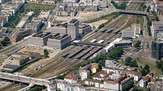 Der Hauptbahnhof in Heidelberg ist seit Dienstagmittag wegen einer Stellwerkstörung nicht anfahrbar.