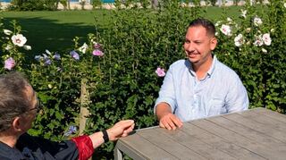 Als DLRG-Aktiver ist Sophian Habel im Sommer öfter im Freibad. Dort fand das Sommerinterview mit ihm statt.