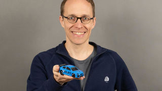 Erfinder Martin Müller aus Speyer. In der Hand hält er eines seiner „DR!FT“-Modelle.