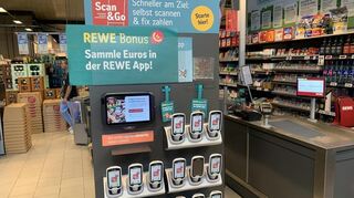 Selbstscanner am Eingang eines Mannheimer Rewe-Marktes.