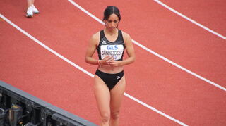 Vor dem Start beim 100-Meter-Lauf bei der DM in Dresden wirkt Sila Sönmezcicek nicht so entspannt – und brach im Rennen nach 40 Metern ein.