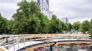 Auch Mannheim bekommt nun eine „Schneckennudel-Brücke“ nur für Fußgänger und Radfahrer: Auf der Vogelstang-Seite dreht sich der Franklin-Steg im Kreis.