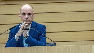 Nach dem Hakenkreuz-Skandal möchte Daniel Born sein Landtagsmandat für den Wahlkreis Schwetzingen behalten. Der SPD-Parteichef Andreas Stoch schlägt versöhnliche Töne an, äußert aber auch Kritik.