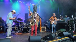 Der Festivalgründer ist zurück: Drummer Mani Neumeier (85, hier in seiner Paraderolle im Song "Elektrolurch" wird beim Comeback seiner Band Guru Guru nach fünf Jahren in Finkenbach intensiv gefeiert.