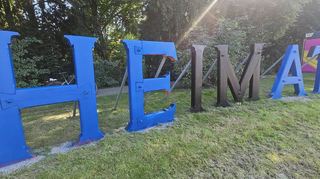 So sieht der Schriftzug „Heimat“ in Weinheim jetzt aus.
