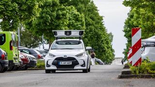 Ein Scan-Auto erfasst parkende Fahrzeuge (Symbolbild):
