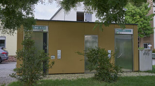 Die behindertengerechten Toiletten wie hier auf dem Alfred-Delp-Platz, für die der Behindertenbeirat sich eingesetzt hat, werden gut genutzt.