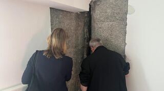 So sieht die aufgestemmte Wand im Untergeschoß des Jugendtreffs aus.