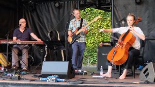 Das Trio Elisa beim Konzert an der Alten Feuerwache Mannheim (v.l.): Johannes Bartmes, Matthias Debus und Elisa Herbig.