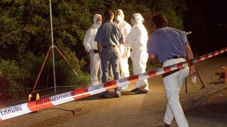 Vor 25 Jahren, am 12. August 2000, wurde in Weinheim eine junge Frau ermordet, nachdem sie zuvor auf der Weinheimer Kerwe und in der Diskothek „Downtown“ gefeiert hatte. Am Abend des 15. August wurde ihr Leichnam in einem Gebüsch in der Breslauer Straße gefunden.