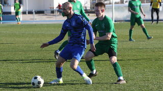 Dennis Lodato (l.) spielte in der vergangenen Saison noch beim FV Brühl und kehrt nun als Führungsspieler des VfR II zu seinem Ex-Club zurück.