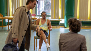 Sascha Stead (Clifford Bradshaw), Regisseur Jens Ravari (Mitte) und Jennifer Siemann (Sally Bowles) bei den aktuell laufenden szenischen Proben in der Neckarstadt.