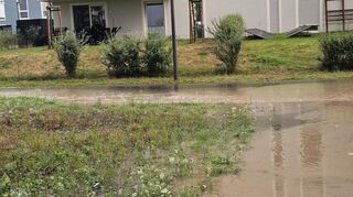 Starkregen und Feuerwehreinsatz: Auf Mannheim-Franklin hat es nach dem Unwetter starke Überflutungen gegeben. Das Wasser ist bedrohlich nah an Häusern, die erst kürzlich gebaut wurden.