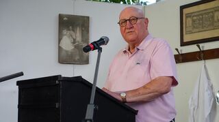 Heinz Clever Eichenauer begeistert mit seinem Lied „Mein schönes Lampertheim“ und erzeugt damit Gänsehaut.