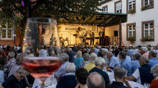 Bei "Jazz im Rathaushof" in Speyer spielte 2024 die Band "Southwest Oldtime All Stars".