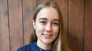 Annika Reinhardt stand schon 2024 im Finale von Erzähl mir was und wurde Zweite.