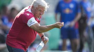 Ein bisschen fehlt noch zum ersten Erfolg: Olaf Janßen empfängt mit dem SV Sandhausen in einer Englischen Woche den KSV Hessen Kassel im Hardtwaldstadion.