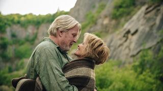 Das Leben kann so schön und einfach wirken - sofern man ein paar Hindernisse zu überwinden versteht. Davon erzählt der Film „Petra geht baden" mit Ulrike Kriener und Rolf Lassgard.