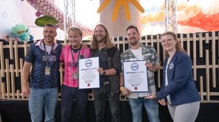 Auch in diesem Jahr wollen die Rekordjäger mit Lukas Podolski und Markus Krampe die Urkunde von RID-Rekordrichterin Laura Kuchenbecker in Empfang nehmen.