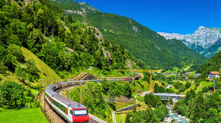 Der Gotthard Panorama Express: Die Anreise über eine Panoramastrecke hält schon eine Vielzahl an Sehenswürdigkeiten bereit.
