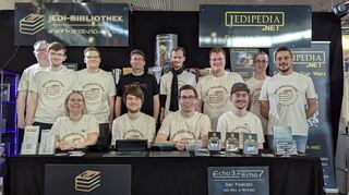 Mitglieder der Jedi-Bibliothek mit dem Star Wars-Buchautor George Mann auf der Comic Con in Stuttgart 2024.