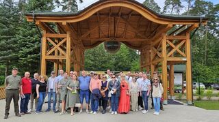 Partnerschaftstreffen in Mława: Die Delegationen aus Viernheim und Franconville mit ihren polnischen Freunden im Juli.