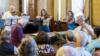 Das Palatina-Klassik-Barockensemble eröffnet mit einem unter dem Motto "Europäische Klangwelten - Harmonia Europaea" seinen 5. Speyerer Musikherbst in der Besetzung Prof. Leo Kraemer, Robert Frank (Violine), Susanne Phieler (Violine), Stephanie Phieler (Viola) und Michael Steinmann (Violoncello).